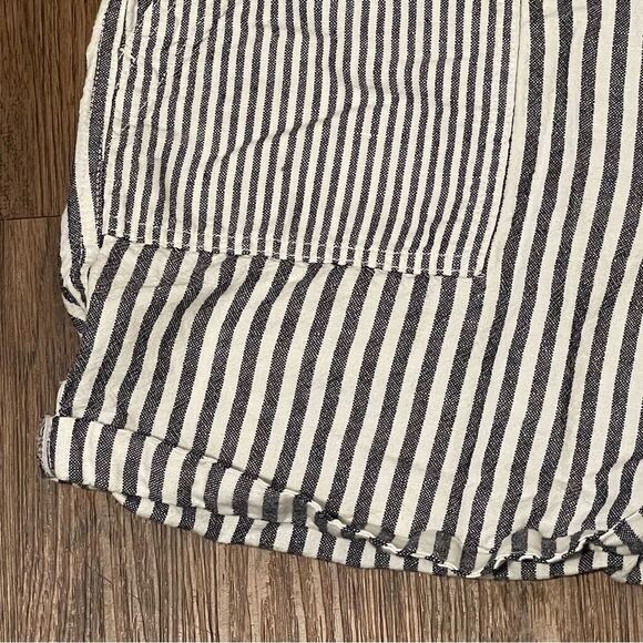 Gap Girlfriend Chino Striped Shorts Gray and White Size 14 Regular - Picture 3 of 11